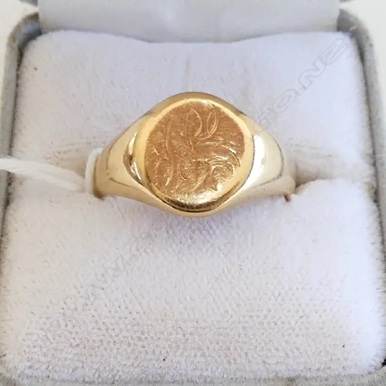 18CT GOLD SIGNET RING 11GMS SIZE S  ENGLISH MARKS (CHESTER) 1921