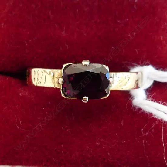 ANTIQUE 18CT GOLD & GARNET RING , HALLMARKED BIRM. 1856