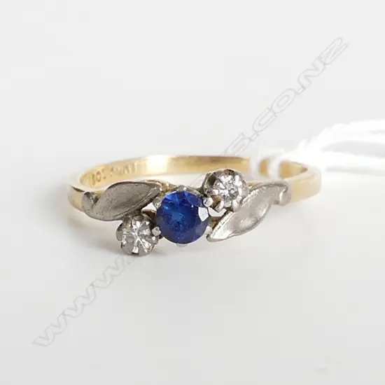 18CT GOLD/ PLAT RING WITH DIAMONDS & BLUE STONE