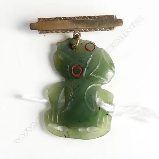OLD POUNAMU small HEI TIKI ON 9ct GOLD BAR