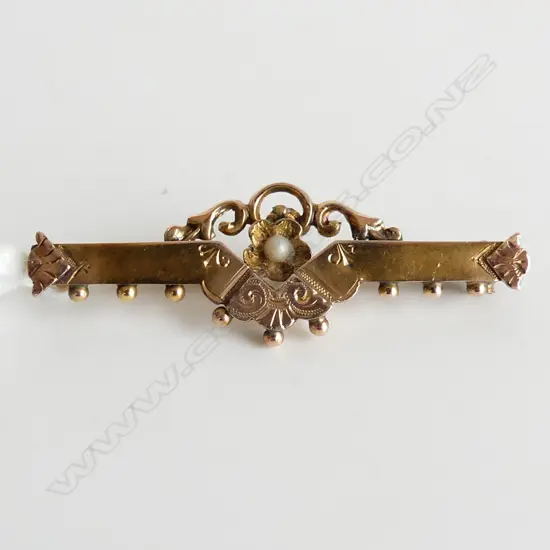 9CT GOLD HALLMARKED BROOCH WITH SEED PEARL, 1.9GMS