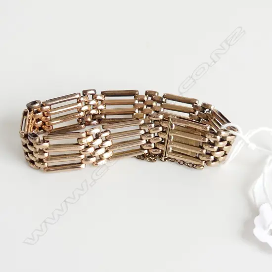 9CT GOLD GATE BRACELET, 23.7GMS