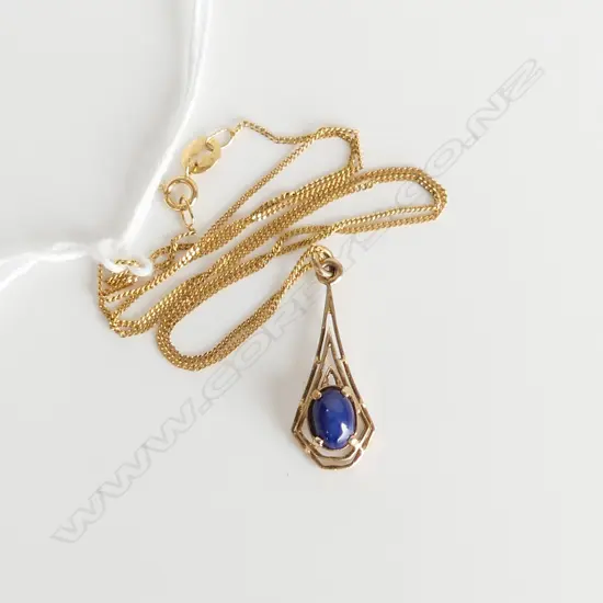 10CT STAR SAPPHIRE SET PENDANT WITH CHAIN, 2.0GMS