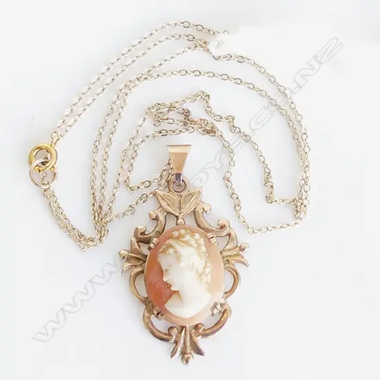 9CT GOLD SET CAMEO PENDANT & CHAIN, 3.6GMS