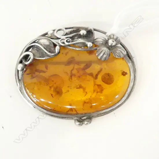 STYLISH VINTAGE SILVER & AMBER BROOCH Arts & Crafts style W.42mm