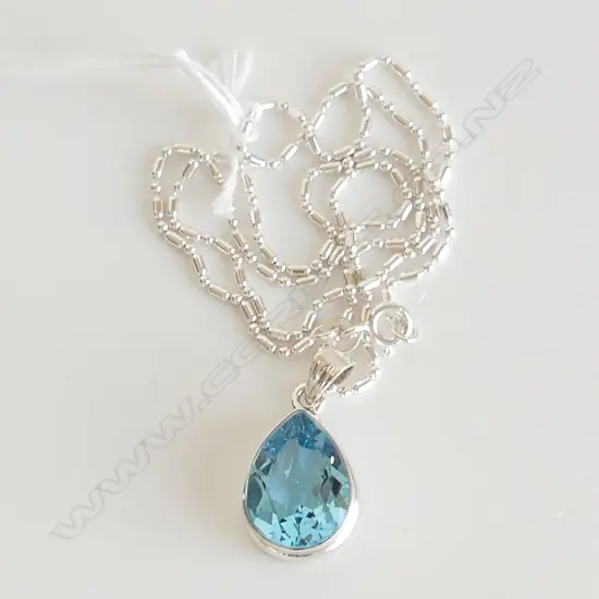 PEAR SHAPED BLUE TOPAZ & 925 SILVER PENDANT & CHAIN