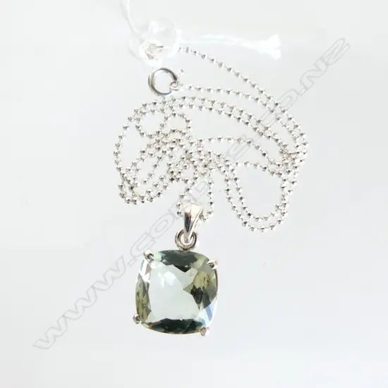 GREEN AMETHYST & 925 SILVER PENDANT & CHAIN