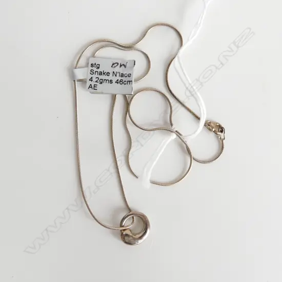 STG SILVER HOOP PENDANT ON SNAKE CHAIN 4.2GMS 