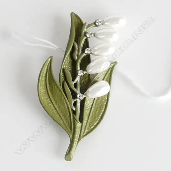 LEAF BROOCH WITH 5 FAUX PEARLS & DIAMANTES 