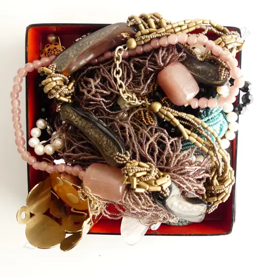 BOX ASST. COSTUME JEWELLERY INCL. 3 RINGS, NECKLACES ETC