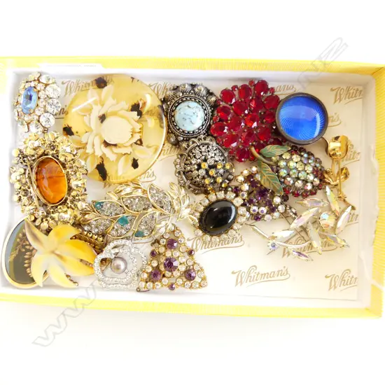 ASST VINTAGE COSTUME JEWELLERY BROOCHES