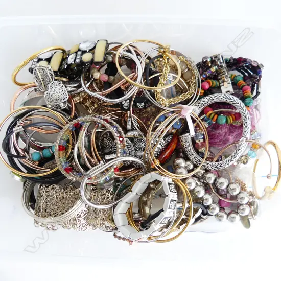 BOX LG ASST COSTUME JEWELLERY NECKLACES, BANGLES & BRACELETS,