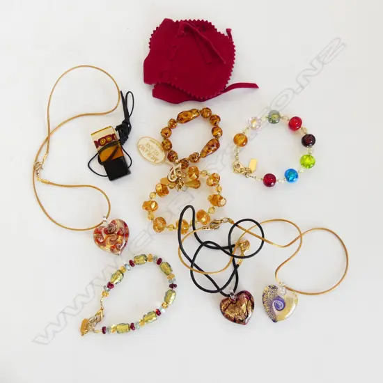 8 PCES MURANO GLASS JEWELLERY; 4 PENDANT NECKLACES, 4 BRACELETS - AMBER / GOLD TONES