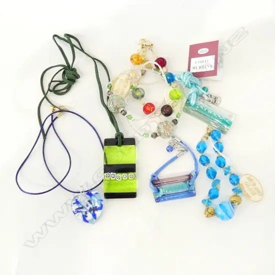8 PCES MURANO GLASS JEWELLERY; 4 PENDANT NECKLACES, 4 BRACELETS - BLUE / GREEN TONES