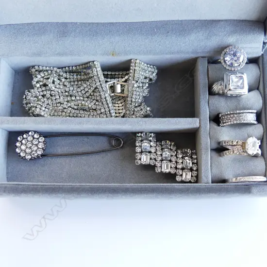 ASST CRYSTAL & DIAMANTE JEWELLERY; BRACELET, 5 RINGS, PIN & BROOCH
