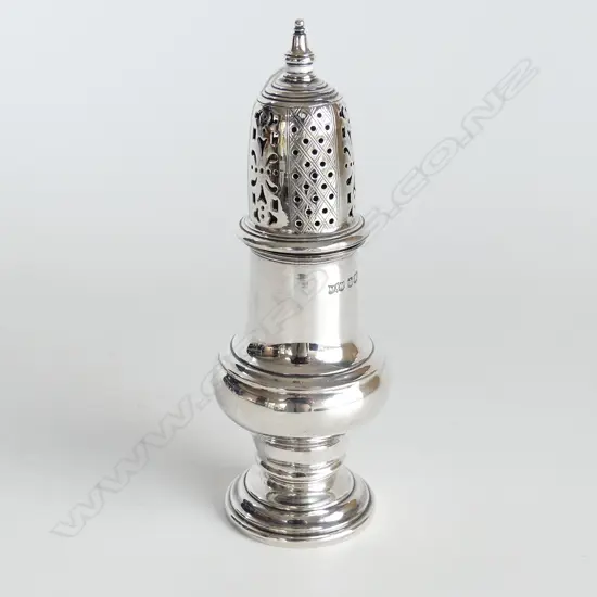 STG SILVER SUGAR SIFTER, H. 175mm 186gms SHEFF. 1954 