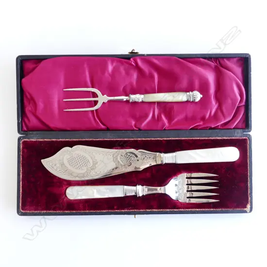 ANTIQUE 2 PCE FISH SERVING SET, MoP HANDLES, CASED + FORK
