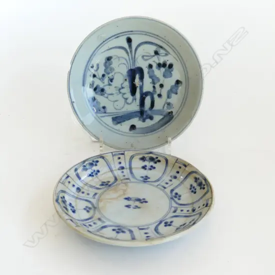 2 SMALL ORIENTAL B/W PLATES 140mm dia 1 w. chip