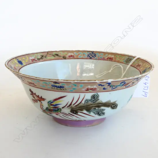CHINESE PORCELAIN FAMILLE ROSE BOWL, POLYCHROMATIC ENAMEL DECORATION WITH ILLUSTRATION OF BIRD OF PARADISE, MINOR RIM FR