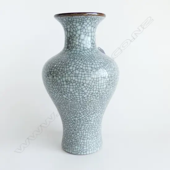 CHINESE VASE,GRAY CRACKLE GLAZE ON STAND H.375mm