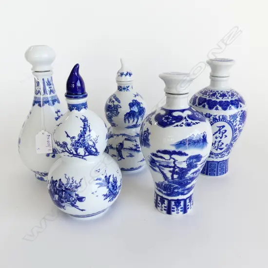 5 CHINESE B/W BOTTLE VASES; 2 DOUBLE GOURD ETC H.225mm