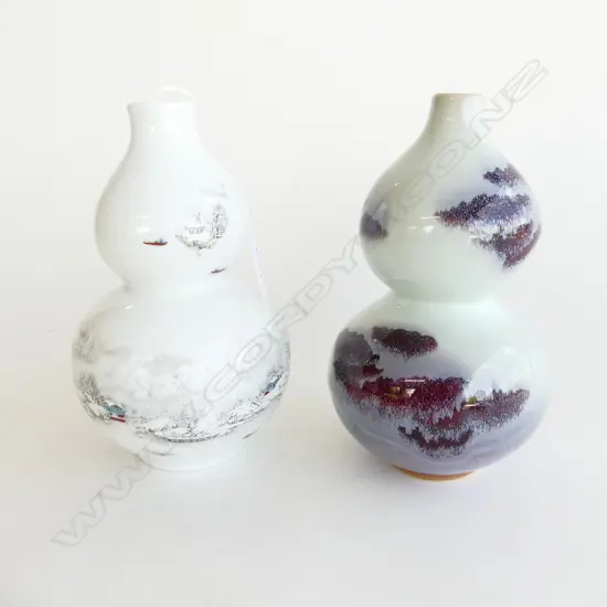 2 CHINESE DOUBLE GOURD VASES H.210mm
