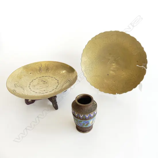 TWO ORIENTAL BRASS PLATES (DIA255mm) 1 with STAND + BRASS & ENAMEL VASE, H. 115mm