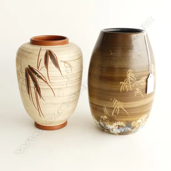 2 JAPANESE POTTERY VASES H. 190, 220mm