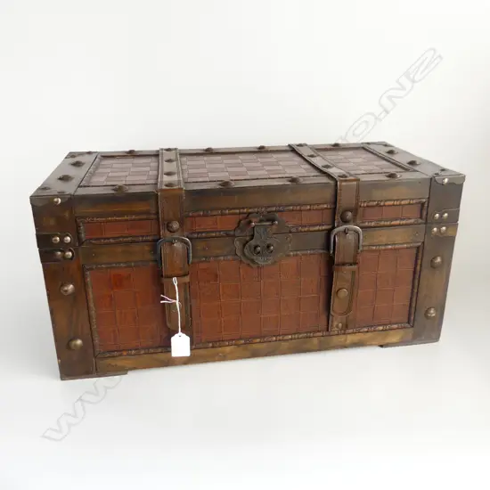LEATHER CHEST 560x270x265mm