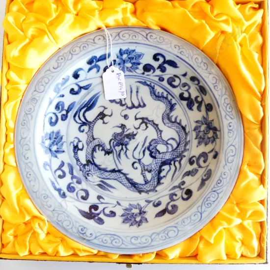 CHINESE B/W PLATE w. DRAGON DESIGN, BOXED 240mm dia
