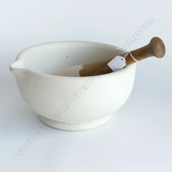 SIZE 8 PESTLE AND MORTAR