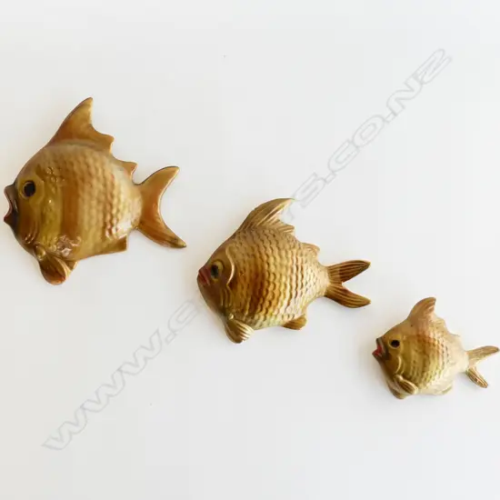 3 PAINTED PLASTER WALL FISH H.195mm