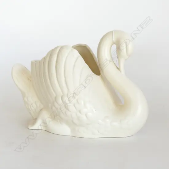 LG CROWN LYNN  SWAN, 1950s MARK TO BASE, OLD TRANVERSE HAIRLINE TO BASE (STILL RINGS TRUE), 30 x 220mm