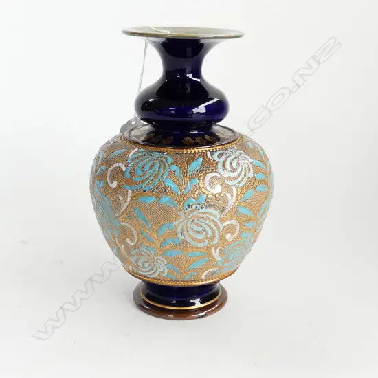 ROYAL DOULTON SLATERS VASE. H 21CM W 13.5CM