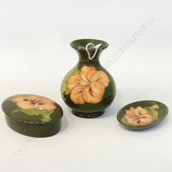 3 PCES MOORCROFT HIBISCUS; 2 OVAL DISHES (1 REPAIRED, 1 LIDDED) + VASE H.130mm