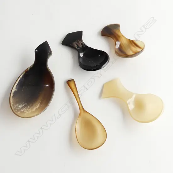 5 ANTIQUE CARVED HORN TEA CADDY SPOONS