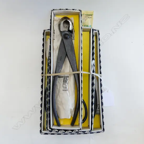 3 JAPANESE BONSAI TOOLS, BOXED + WIRE