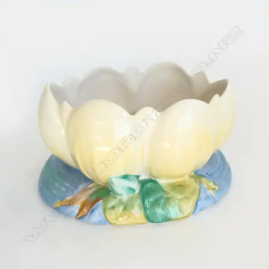 CLARICE CLIFF LATE 1930S 'LILYPAD'  VASE, YELLOW GLAZE TO THE PETALS GOOD EXAMPLE, 170 x 120mm