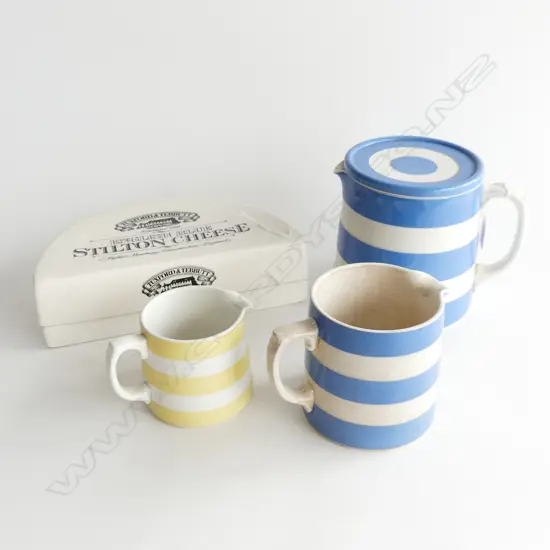 3 CORNISHWARE OLD GREEN MARK JUGS (1 YELLOW, 1 LIDDED) H.140mm + STILTON CONTAINER W.245mm