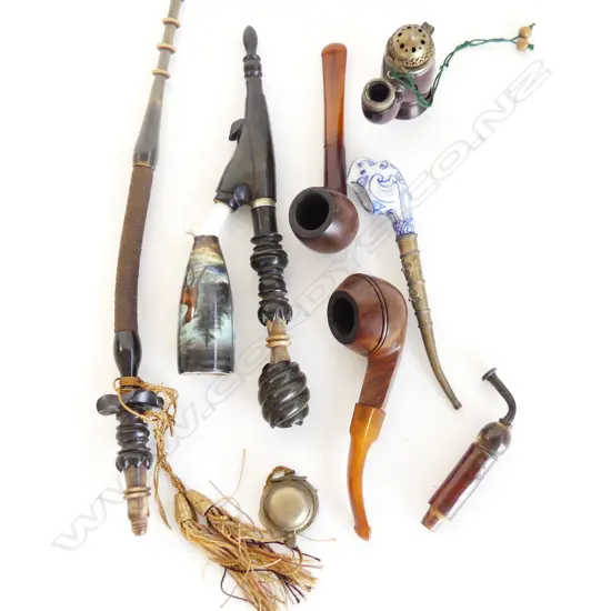 BAG OF VINTAGE PIPES AND BAVERIAN PIPES