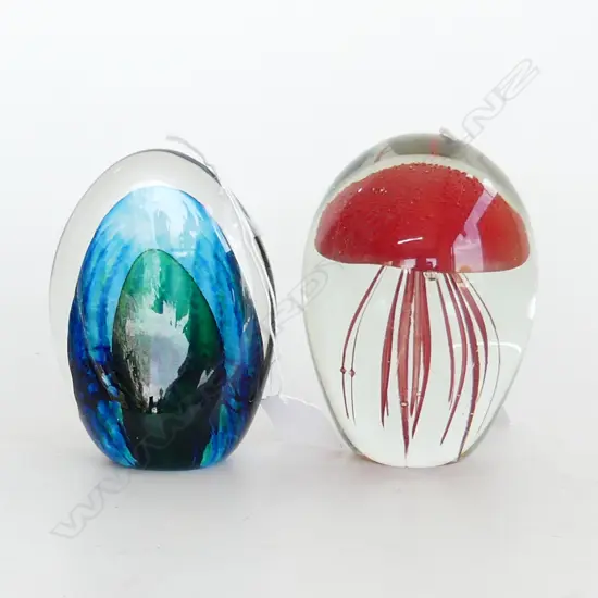 2 ART GLASS PAPERWEIGHTS; JELLYFISH & OTHER H.110mm