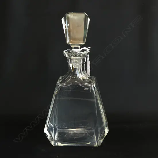 CRYSTAL DECANTER (CHIPS TO STOPPER)