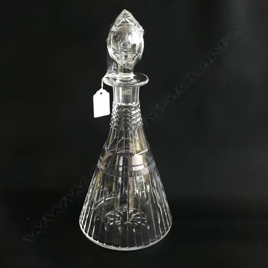 QUALITY CRYSTAL DECANTER WITH WHEEL 'SPEARCUT' DETAIL, H. 315mm