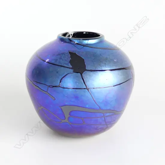 GARY NASH GLASS VASE H. 200mm, SIGNED NASH, 95