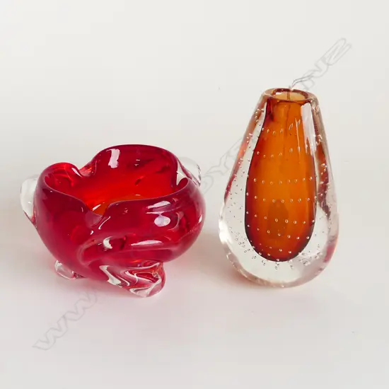 2 PCES ART GLASS; LYNDEN OVER VASE H.125mm, RED ASHTRAY 130mm dia