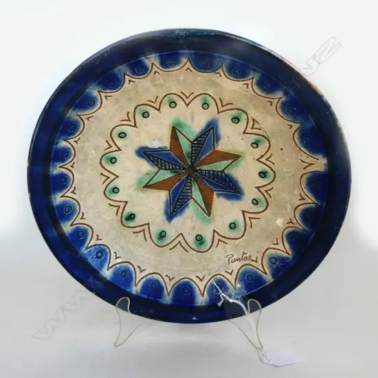 VINTAGE MEDITERRANEAN MAJOLICA WALL PLAQUE, SIGNED PUNTAS DIA. 280mm