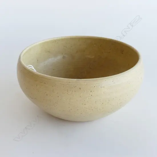 SONG-MING? CREAM GLAZE ALMS BOWL, DIA190mm