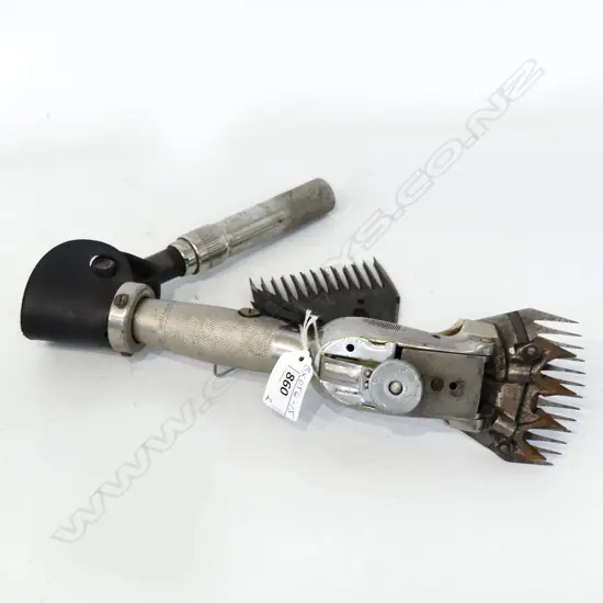 VINTAGE SHEEP SHEARING TOOL + COMBS