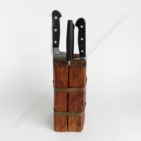 4 KITCHEN KNIVES IN RUSTIC WOODEN BLOCK H.400mm