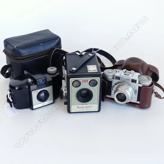 THREE VINTAGE CAMERAS; BAKELTE 127 PAXETTE AND BROWNIE FLASH 2